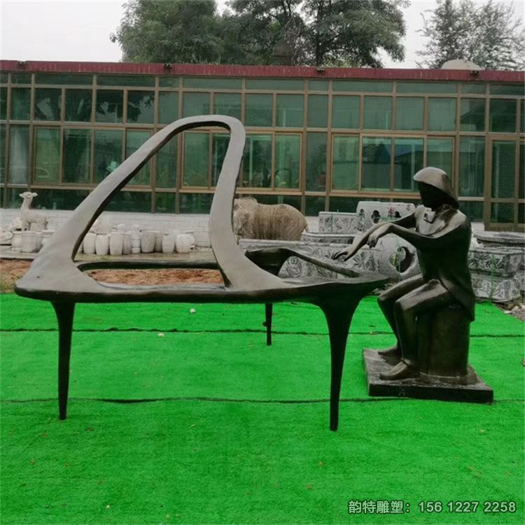 彈鋼琴雕塑02 彈鋼琴雕塑02